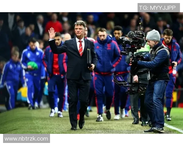 曼联将放弃梅西追求范加尔重返老特拉福德